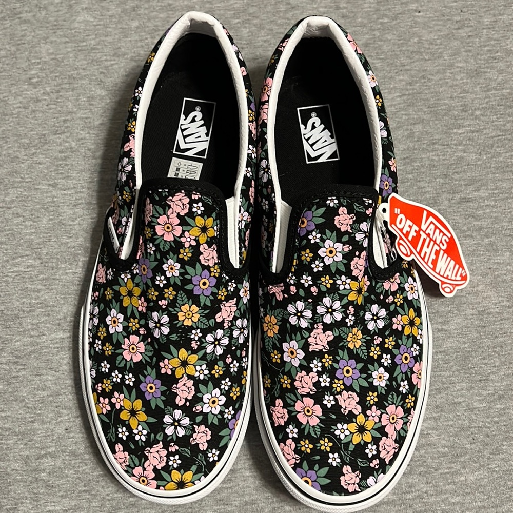 Brand new, very cute floral vans.
